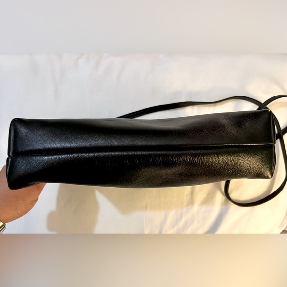 Beautiful Vintage Etienne Aigner Black Leather Side Satchel Bag w/ Gold Hardware - Picture 8 of 10